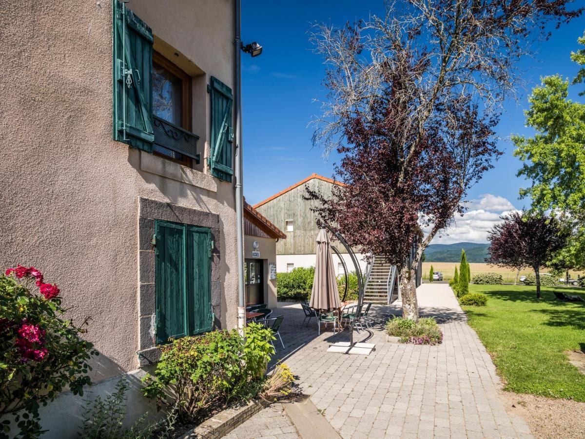 Hotel Les Quatre Vents Courpiere Exterior foto