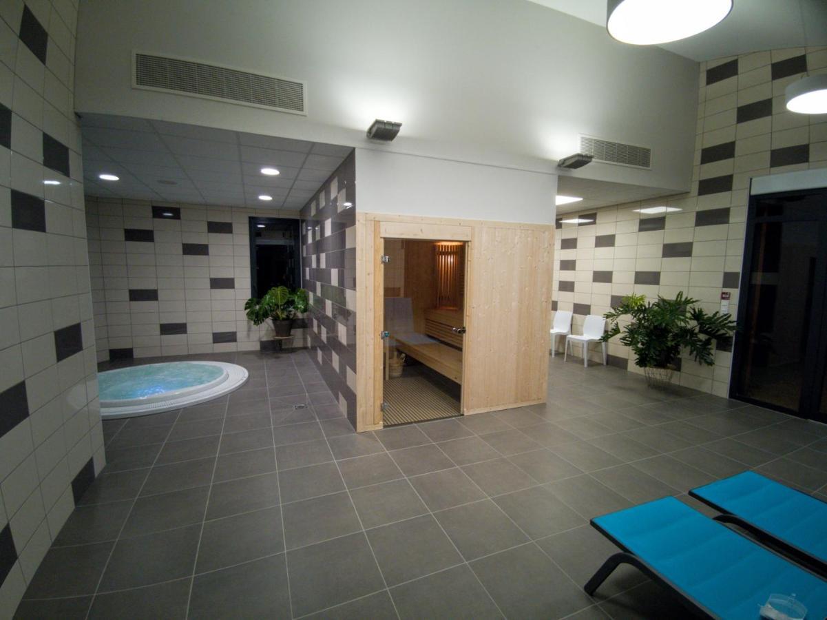 Hotel Les Quatre Vents Courpiere Exterior foto